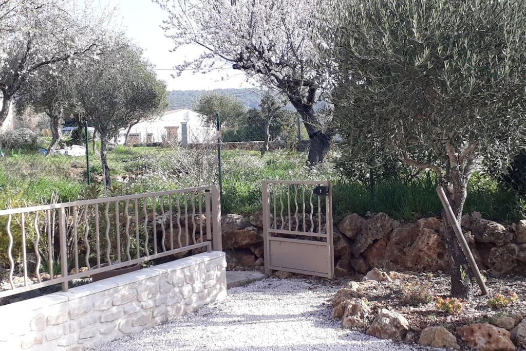 Maison 2 Ou 4 Personnes Jardin Parking Les Amandiers Lorgues Zewnętrze zdjęcie